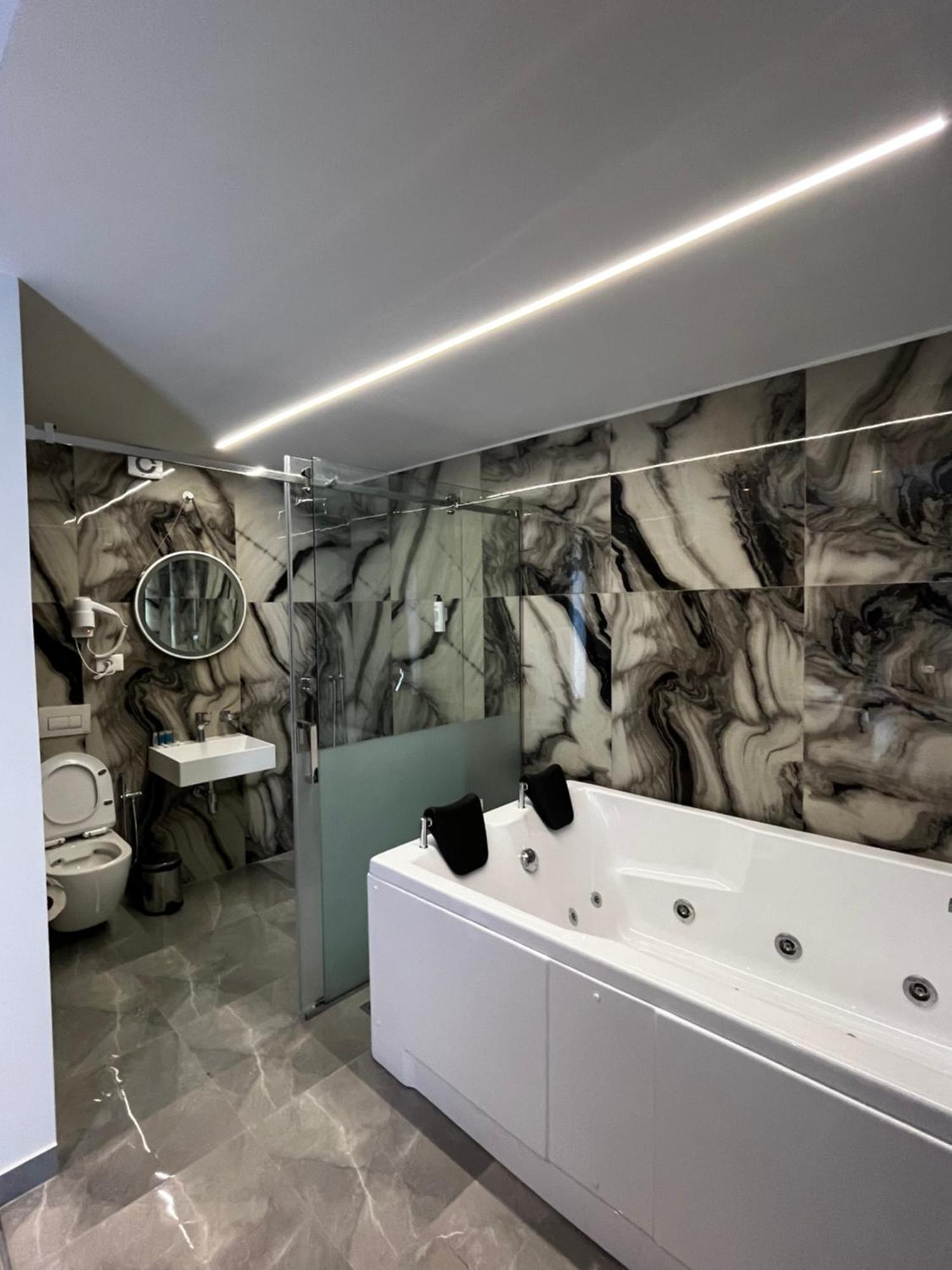 Leodori 3 Suites Shengjin Ngoại thất bức ảnh